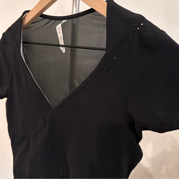 Athleta It’s a wrap tee top Performance Active Workout Yoga Crop XS - Picture 5 of 6